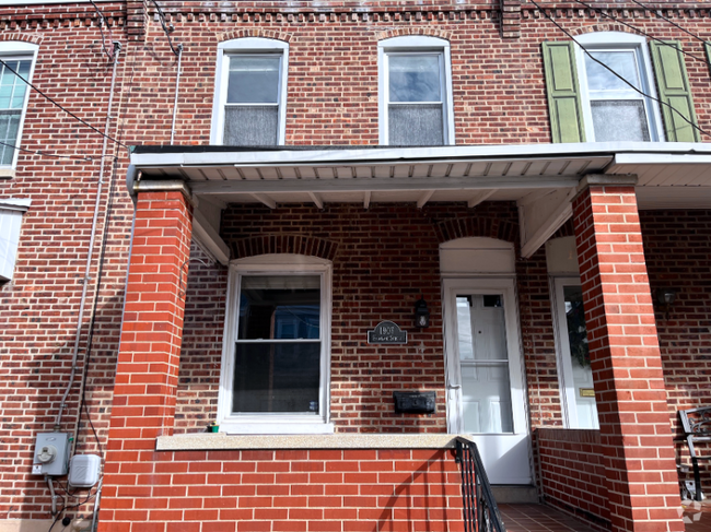 Building Photo - 1907 Howland St Rental