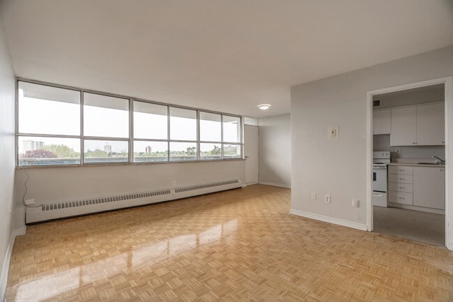 Photo - 310 Niska Road