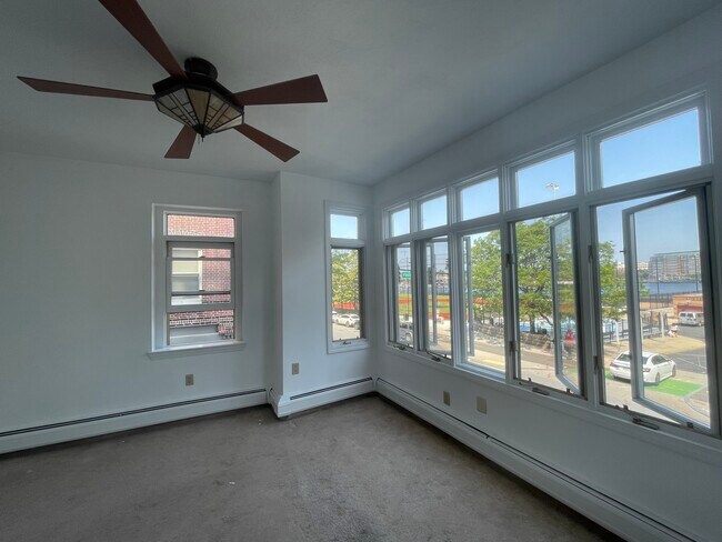Building Photo - 474 Commercial St Unit 4 Rental