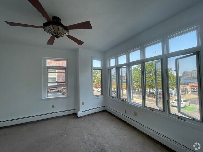 Building Photo - 474 Commercial St Unit 4 Rental