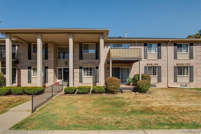 Photo - 6109 Orchard Lake Rd Unidad 203