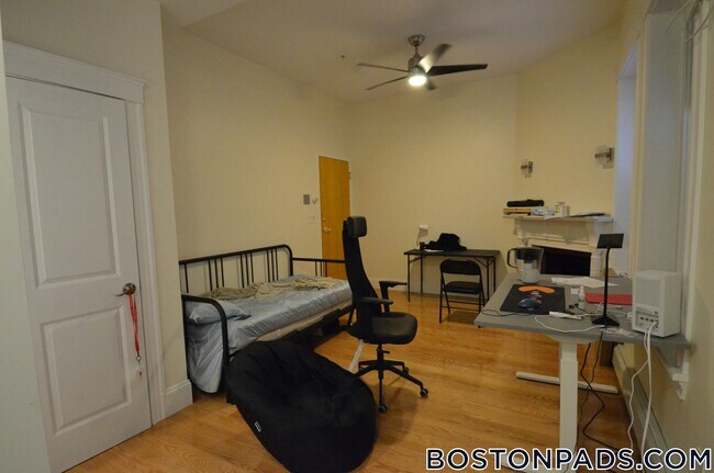 Photo - 79 Westland Ave Unidad 10