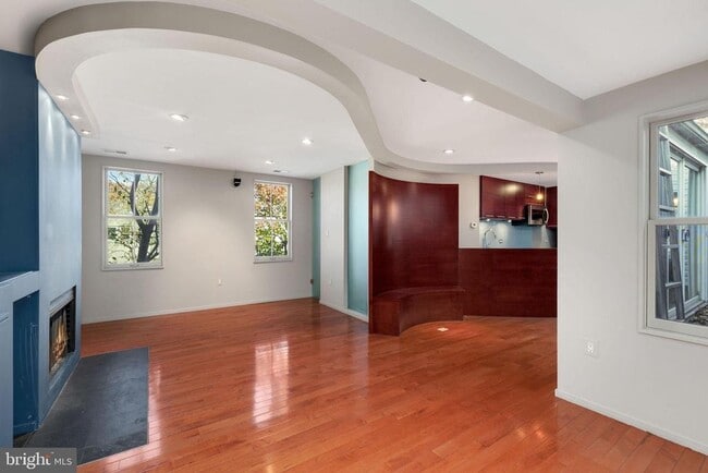 Building Photo - 721 D St NE Rental