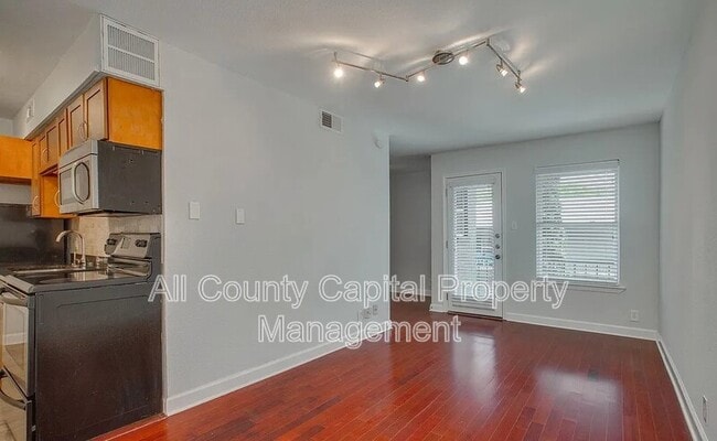 Photo - 2020 S Congress Ave