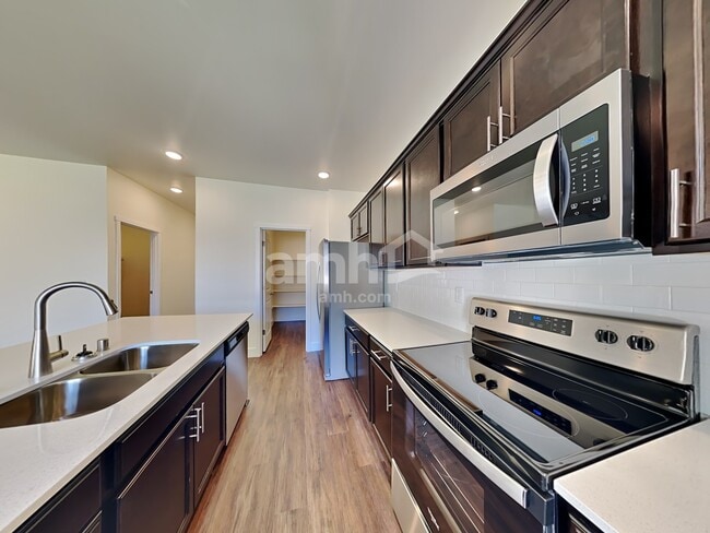 Photo - 305 Smith Dr