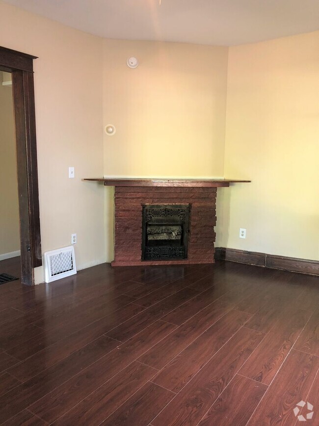 Building Photo - 701 Davis St Rental