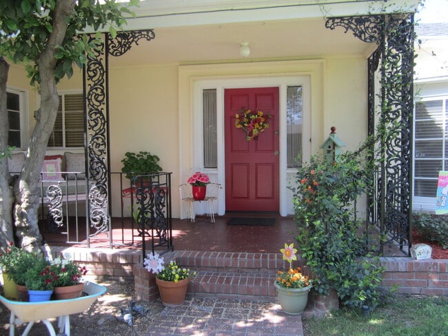 Photo - Classic Home Near Golf Course