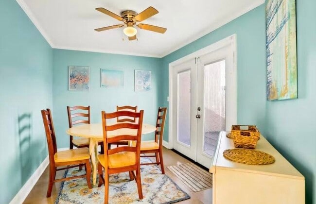 Rincón para desayunar justo al lado de la cocina. - 930 Gulf Shore Dr Unidad #23