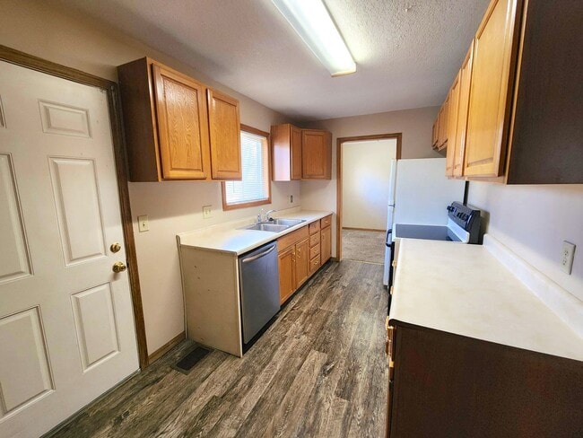 Photo - Easy Access to Shopping and Highway!