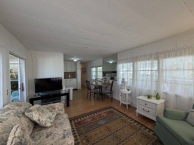"Cozy 2-Bed Oasis in Nokomis, FL – Nokomis Lake Village Retreat!"