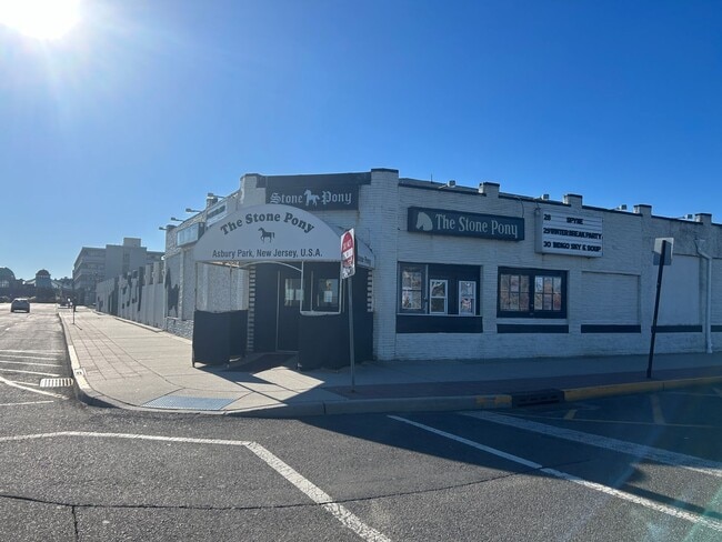 Photo - 1006 Summerfield Ave Unit 1006 1/2