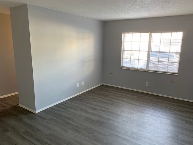 Photo - 1 Bed/1 Bath - Unit 206