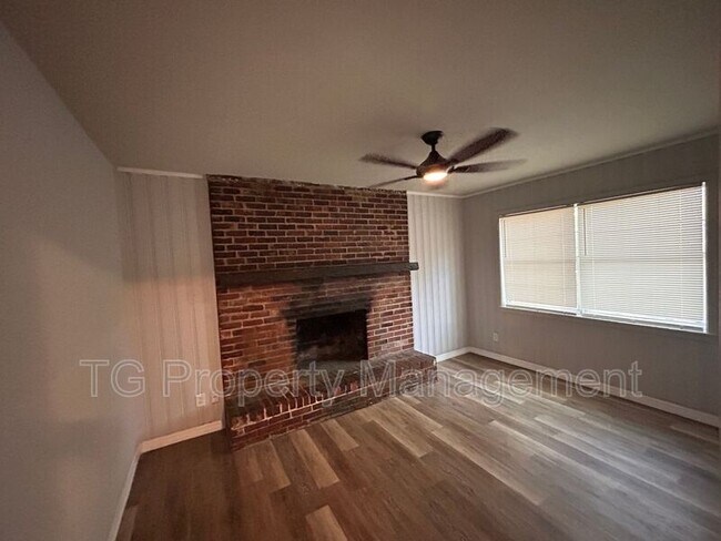 Photo - 1648 Loyola Dr N
