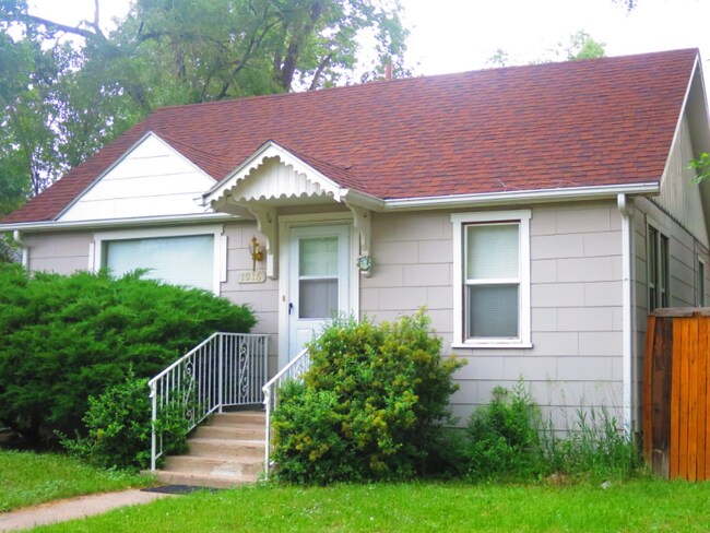 Building Photo - 1916 W Platte Ave Rental