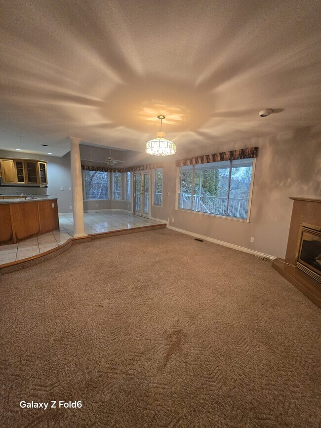 Photo - 17304-17396 96 Ave