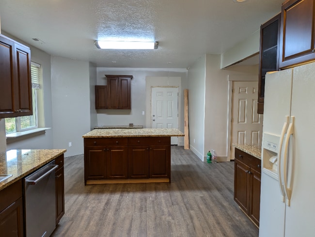 Photo - 175 W 200 S St