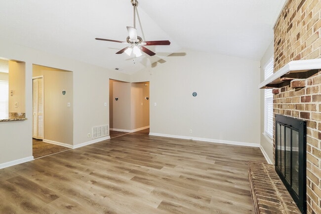 Photo - 7900 Rochelle Rd