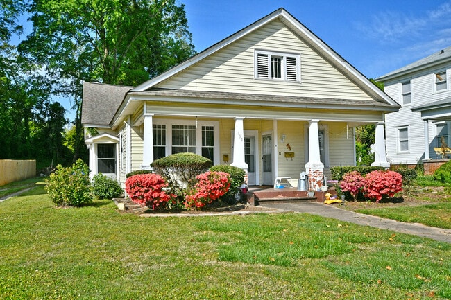 152 Avant St