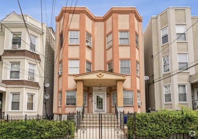 Building Photo - 108 Duncan Ave Unit 3R Rental