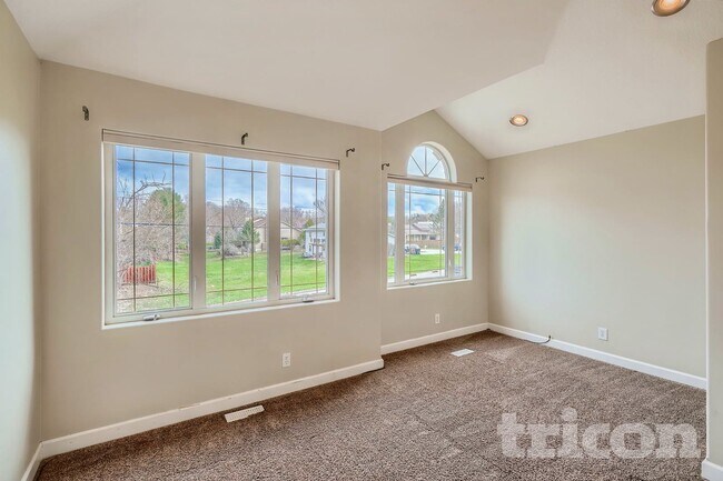 Photo - 2296 Highwood Ave E