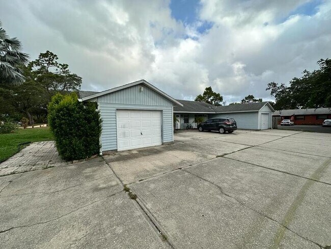 Photo - 1159 E Rohe St