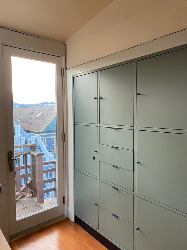 kitchen - 940 York St Unit 940