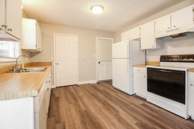 Photo - 242 Pearson Rd