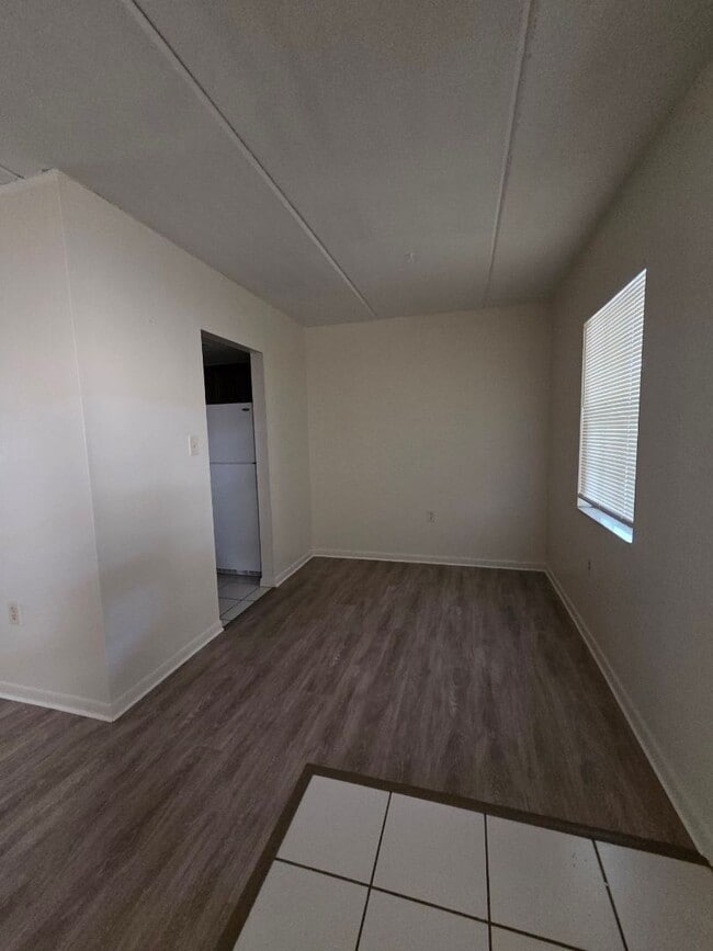 Building Photo - Charming 2- Bedroom 1-bath unit at Habana ...