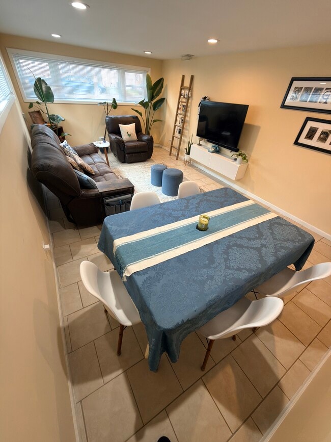 Living + dining room - 5061 W Eddy St Unit Garden