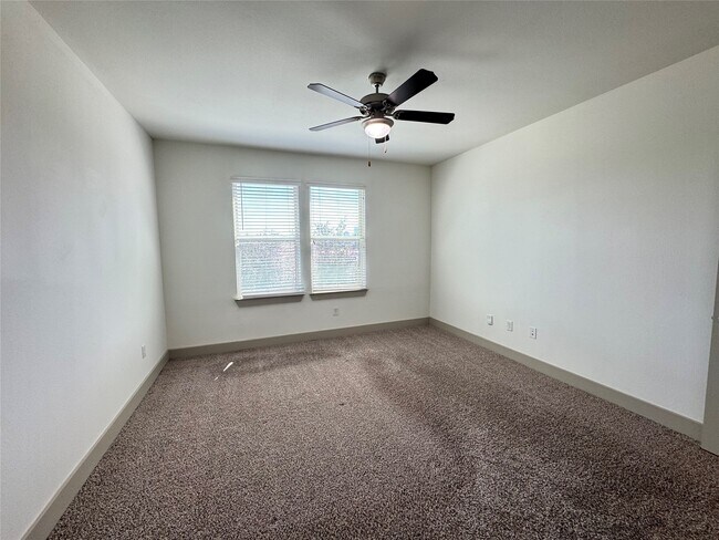 Building Photo - 145 Heights Blvd Unit 117