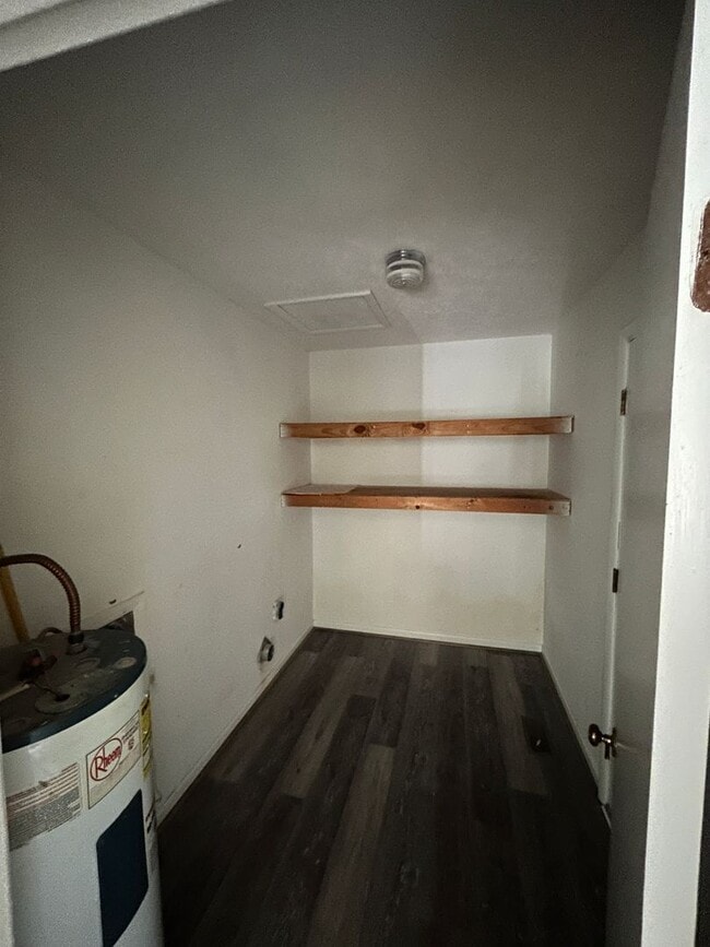 Photo - 310 W 6th St