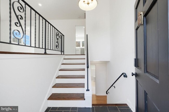 Building Photo - 448 Summers Dr