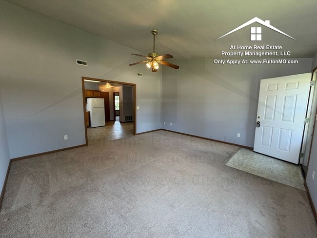Photo - Sabre Circle 427–429 Duplex Unit 429 Sabre Circle