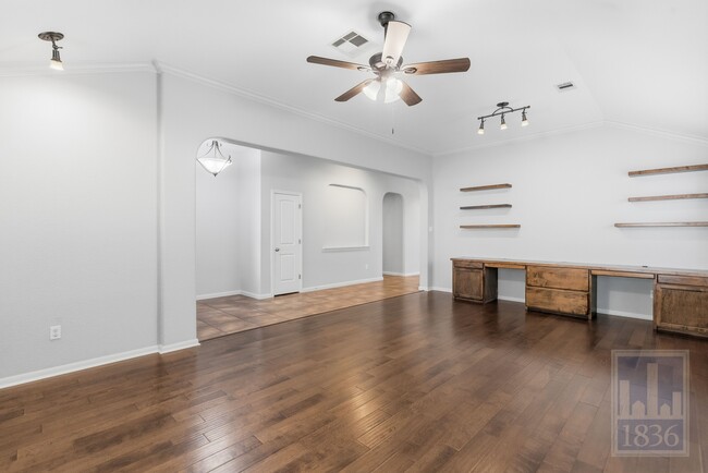 Photo - 420 Torrington Dr