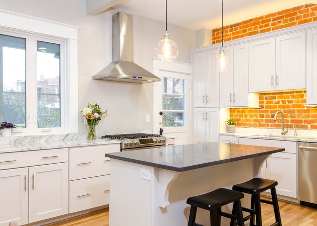 Gourmet Kitchen with exposed brick - 106 N Belmont Ave Casa