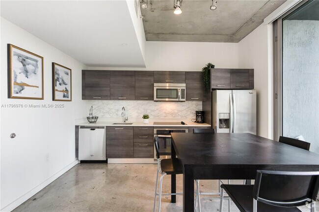 Building Photo - 151 SE 1st St Unit 3408 Rental
