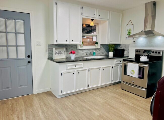 Photo - 2210 Detering St