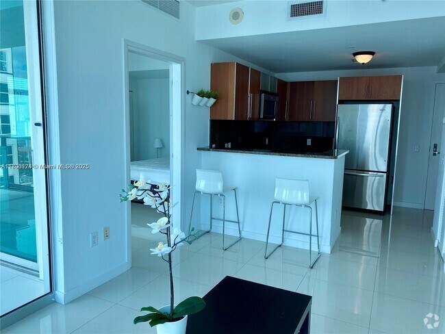 Building Photo - 300 S Biscayne Blvd Unit T-2711 Rental