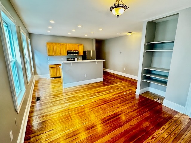 33 Adamson St