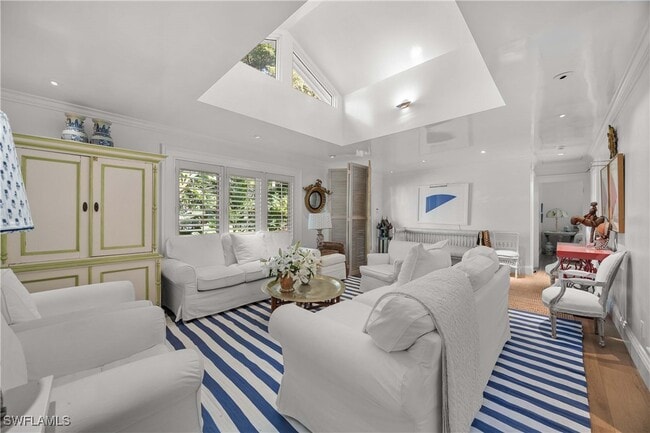 Photo - 295 6th St N