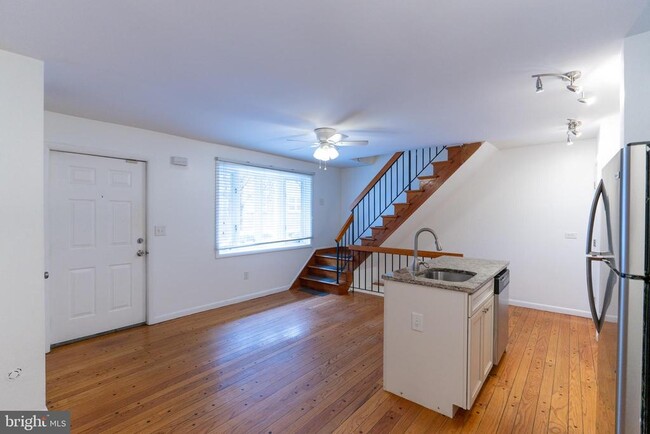 Photo - 804 S Warnock St Townhome