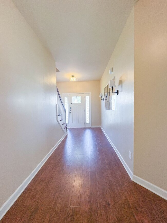 Photo - 829 Bellingham Way
