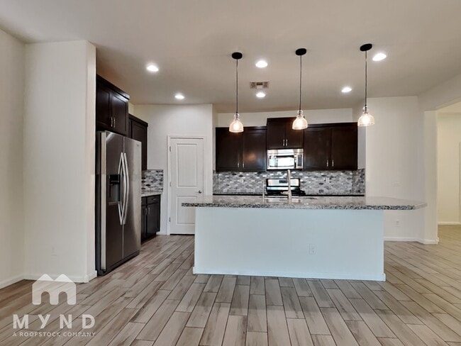 Photo - 19913 W Lincoln St