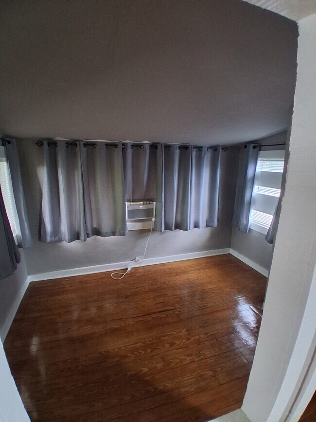 1610 Breeden Ave Unidad Small one bedroom