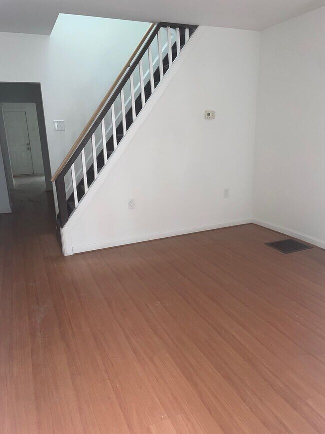 Photo - 2432 Etting St