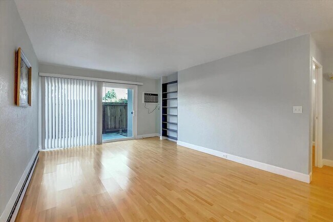 Building Photo - 1700 Civic Center Dr Rental