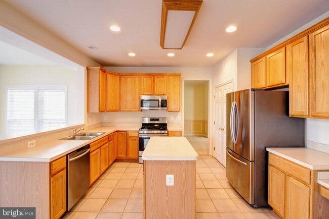 Photo - 1828 Weybridge Rd