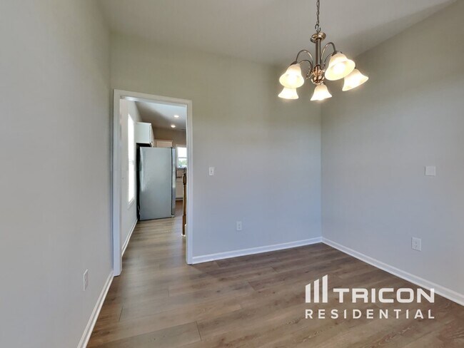 Photo - 137 Sawyer Ml Dr