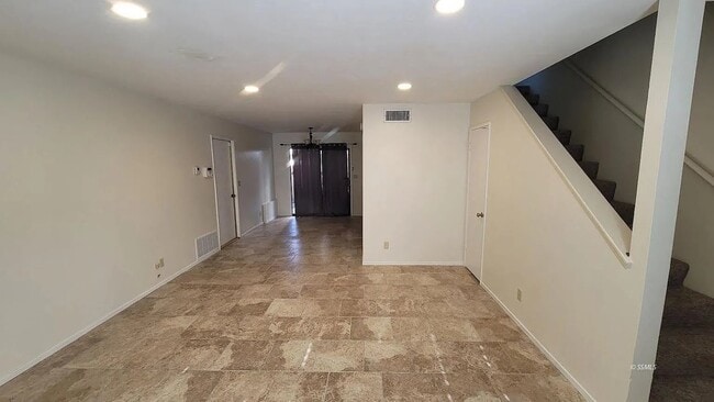 Photo - 616 W Graaf Ave