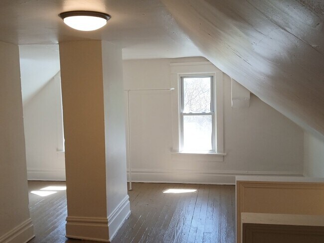 Photo - 106 Charles St